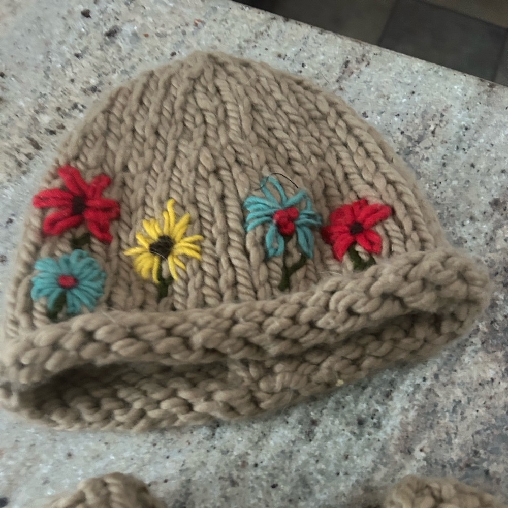 Handmade Knit Scarf and Hat Set with Floral Embroidery flowers - Picture 5 of 14